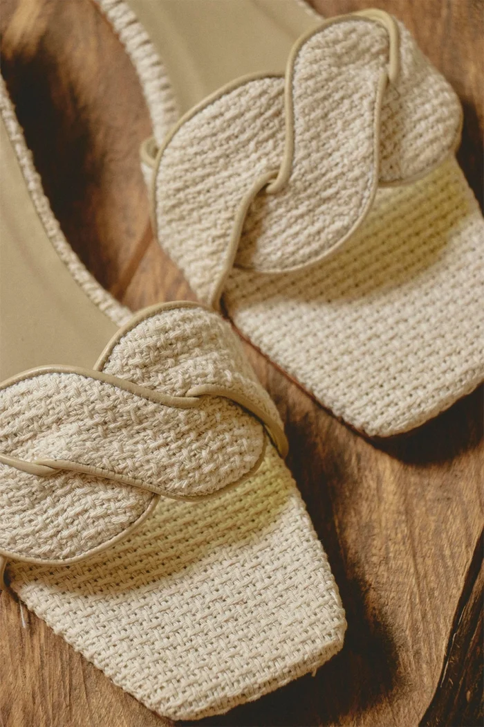 SANDALIAS DE TACON ALEX BEIGE - Imagen 2